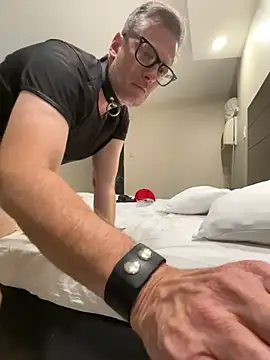 cumhungrybottom4u webcam