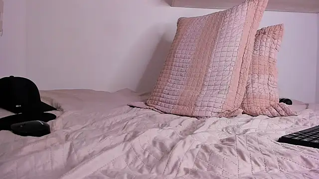 Aaron_Tate webcam
