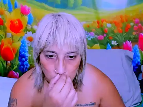 indianroxy webcam