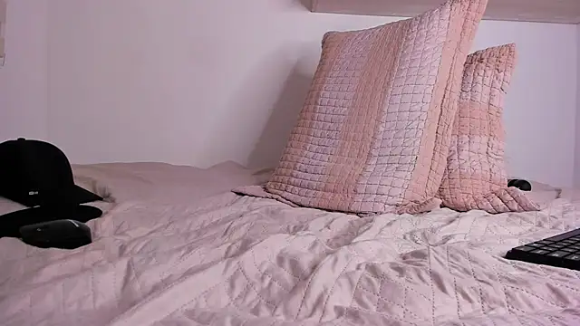 Aaron_Tate webcam