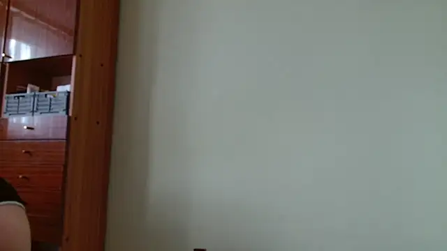 LooveELLYx webcam