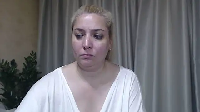 sweetpussy13 webcam