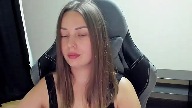 Mia_shy1 webcam