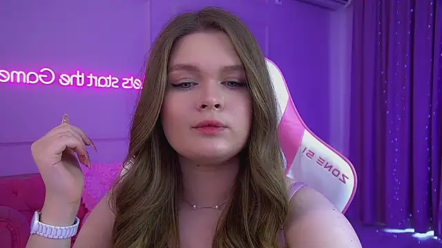 CrystalLyons webcam