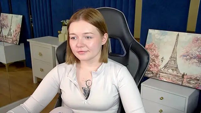 ElinaVale webcam
