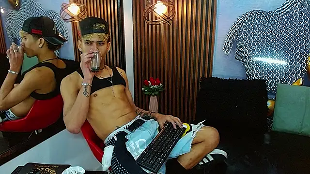 Skinny_cute_Alyer webcam