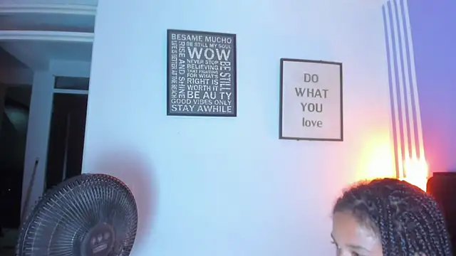 Naya_Ariam webcam