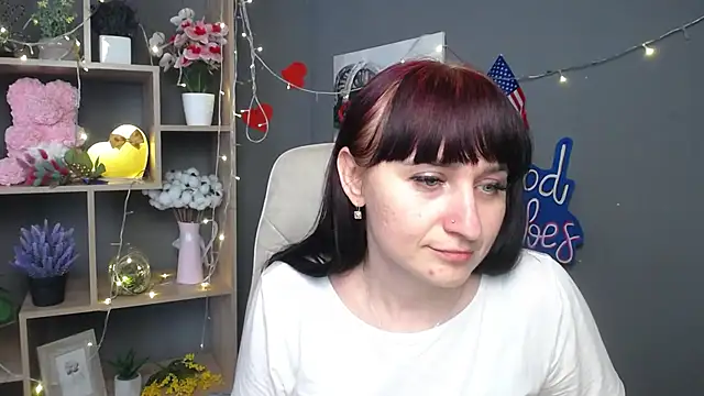 NinaFlawlees webcam