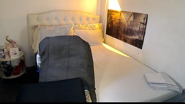 NinaDOM4CUM webcam