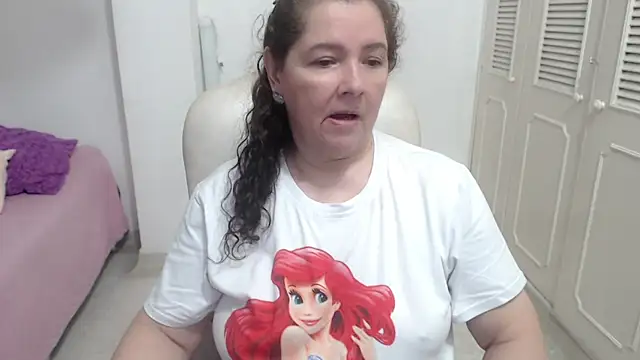 leonela_69 webcam