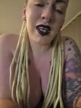 PinkTheHawk webcam