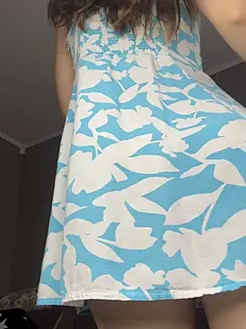 laravoosh (F young) - pussy play close up