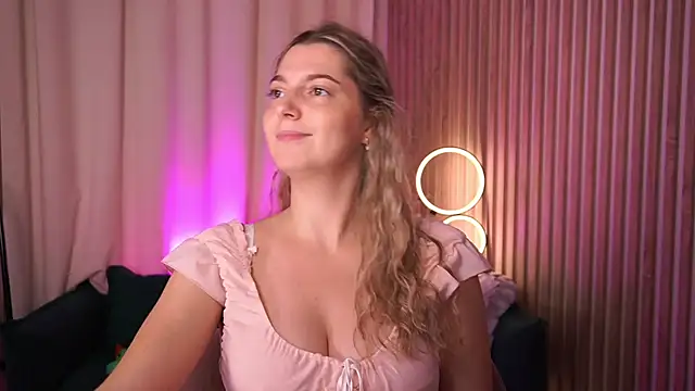 LucreciaStorm webcam