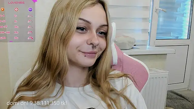 MelonyEmo webcam