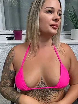 xXBigPeachBunnyxXx webcam