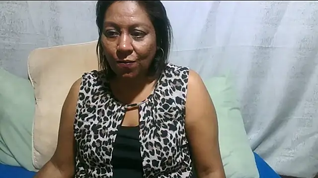 IndianSexyMilf69 webcam