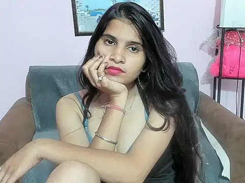 LustyManara webcam