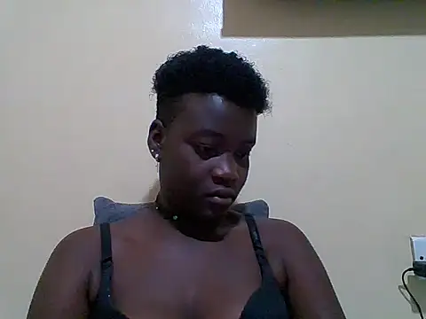 Pretty-Leaa webcam