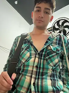 NoahSalvatore webcam