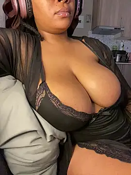 YellowHoneyDip live cam on StripChat