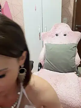 Irresistible37 webcam