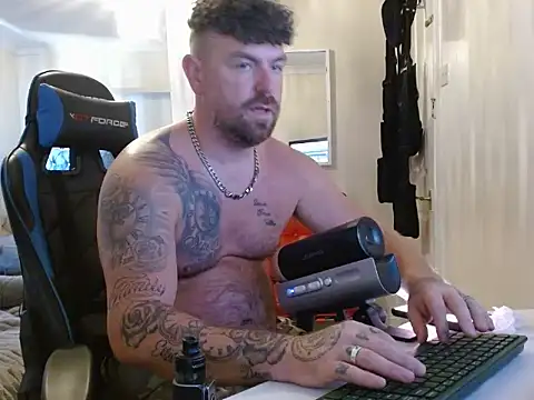 Naughty-man-in-uniform live cam on StripChat
