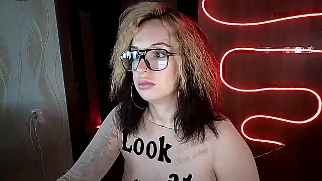ElianaFox_ webcam
