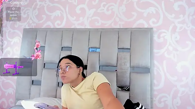 Annie-Vanegas webcam