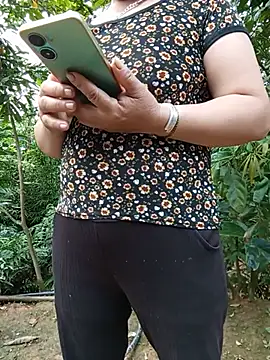 tuyet-nhi webcam