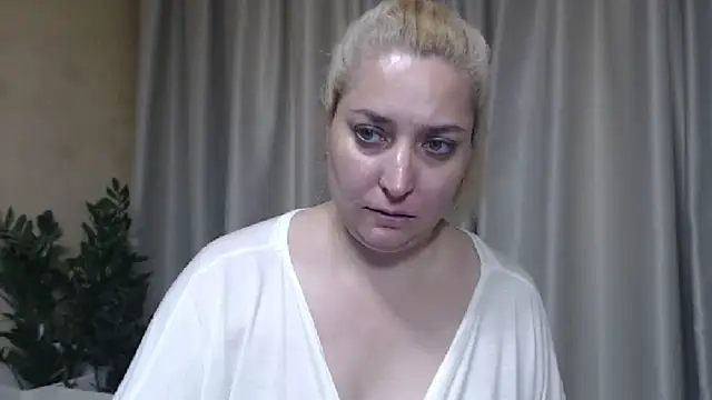 sweetpussy13 live cam on StripChat