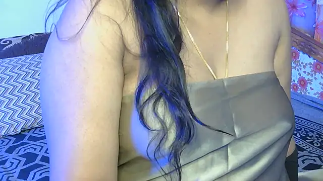 LouleyRani_ webcam