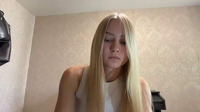 blondegirl2026 webcam