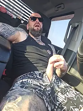 beardedtattood (Ask my age) - Soo horny and Soo hard 😈😈
