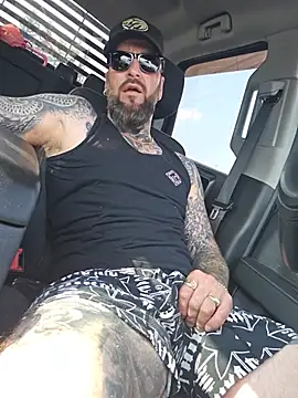 Beardedtattood live cam on StripChat