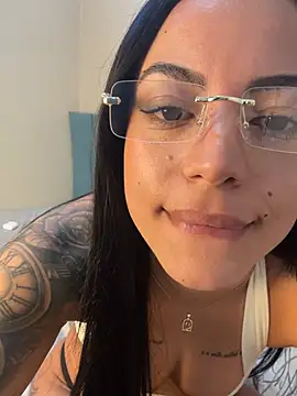Elamesmamorena Live Web Cam Show