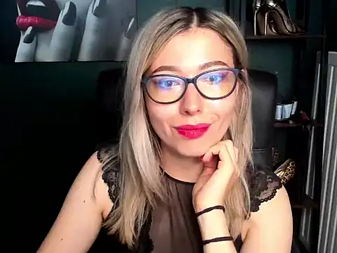 loveHeidi live cam on StripChat