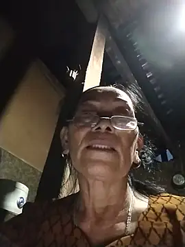 mouth22 live cam on StripChat