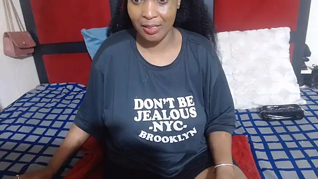 MaximTease24 webcam