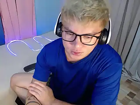 Fuckboii_intown webcam