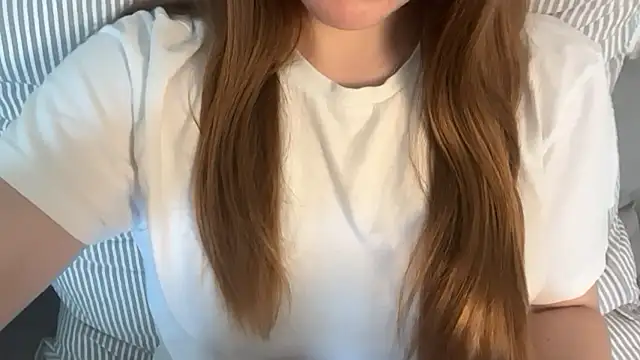 Lucyschickt live sex cam