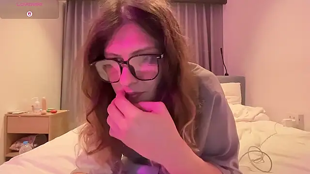 AlicePinkhead Live Web Cam Show