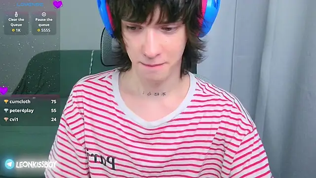 LeonBoykisser Live Web Cam Show