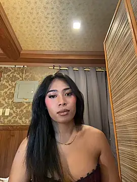 hugecock_tamira webcam