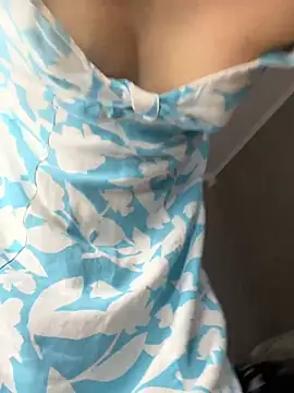 LaraVoosh webcam