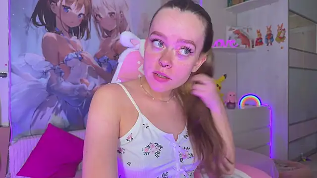 CheekySashaCharm webcam