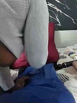 WildnWetMilfX36 webcam