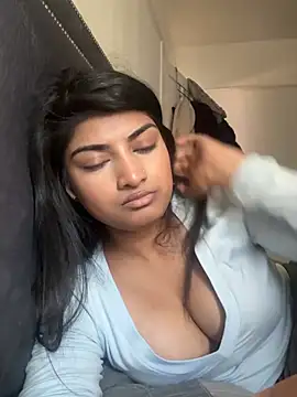 naughtywhisper784 webcam