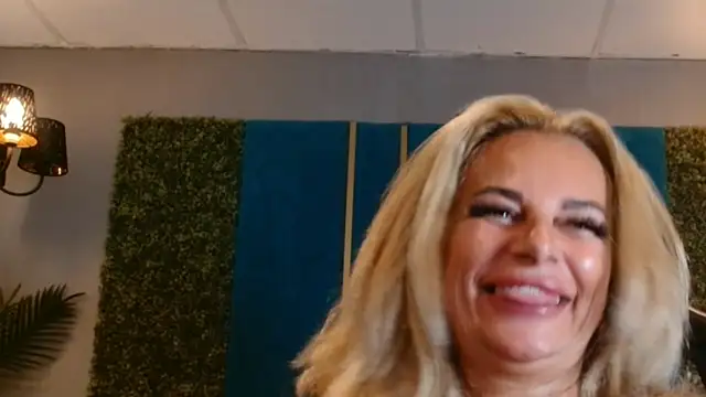 ElviraZoi webcam