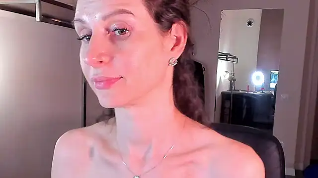 Mila_Anders webcam