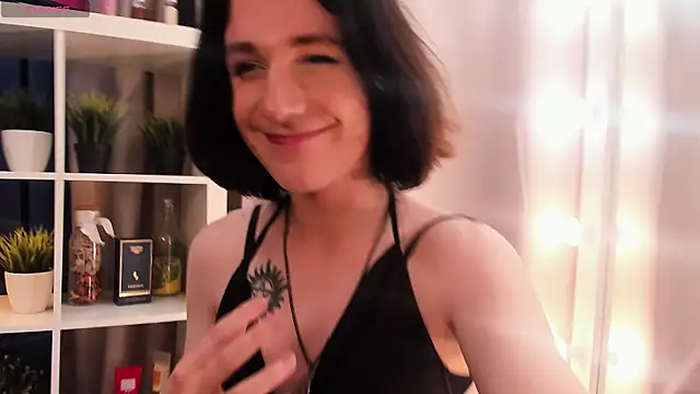 MickeQuinee Live Web Cam Show